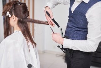 An image of AHP member hairstylist cutting hair