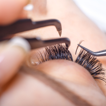 Tweezers and lashing tool applying eyelash extensions to an eyelash