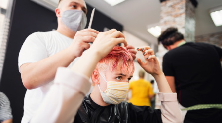 client dissatisfied with hair color argues with hairdresser