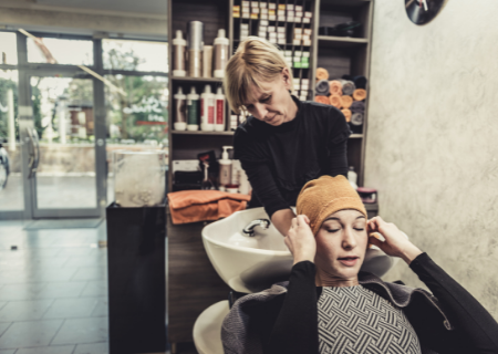 Woman at the shampoo bowl with client
