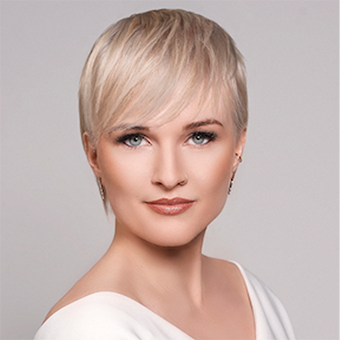 A fine pixie haircut for thin hair in blonde.